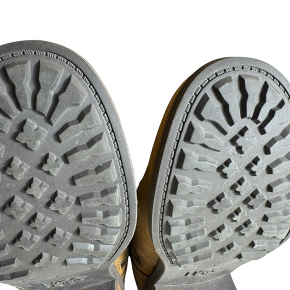 UGG Blayre II leather all weather zip on boots. - Picture 12 of 17